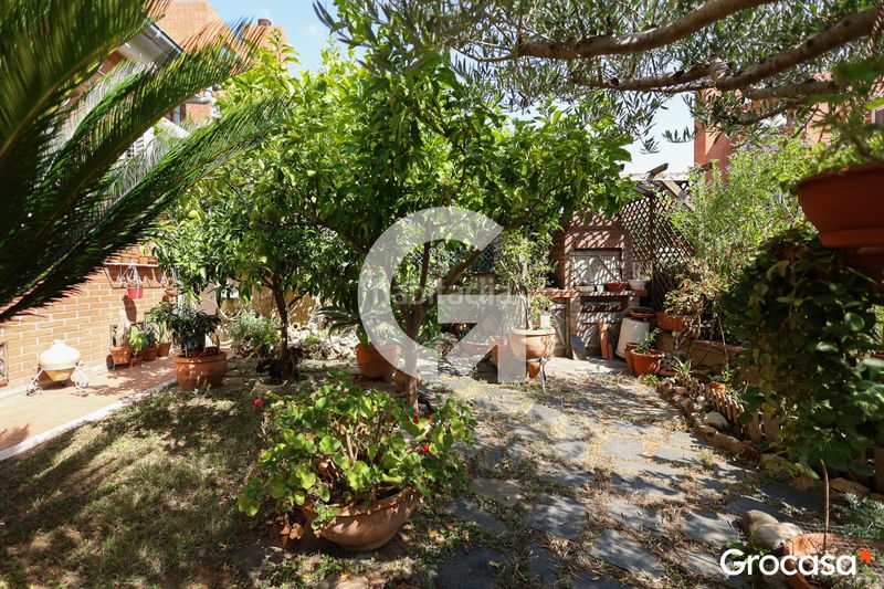 Foto 60c25c87-f933-408b-951f-46075ee2edae. Casa adosada  en el parque de Marianao en Sant Boi de Llobregat