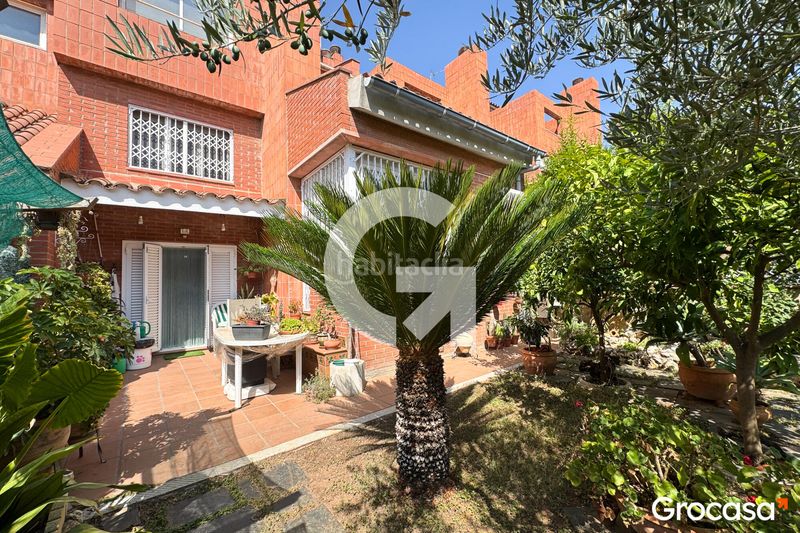 Foto 896ae3a8-d3e8-41c7-a25a-24e6f020dc5e. Casa adosada  en el parque de Marianao en Sant Boi de Llobregat