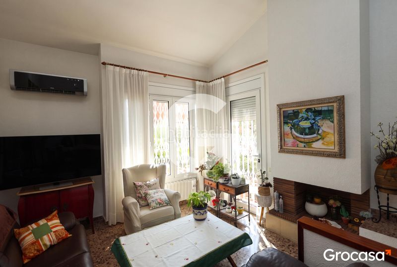 Foto a597cfb6-d63d-4813-ae43-78135fd37a09. Casa adosada  en el parque de Marianao en Sant Boi de Llobregat