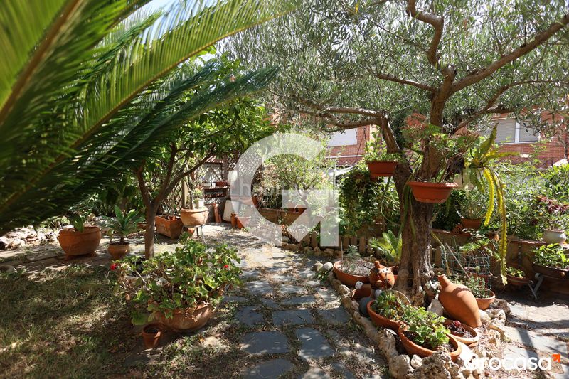 Foto b198e5aa-8625-4a1b-94c4-bfe91c54d63d. Casa adosada  en el parque de Marianao en Sant Boi de Llobregat