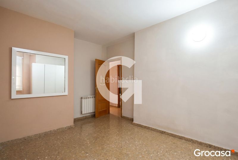 Foto 34f425bd-01d0-42c8-ab52-40ff8da903d0. Dúplex  con terraza y parking! en Torrent Ballester Viladecans