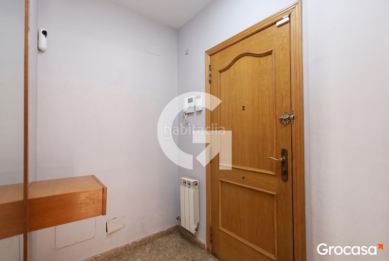 Foto 46c398d8-50e8-422d-8e6a-493f4792684a. Dúplex  con terraza y parking! en Torrent Ballester Viladecans