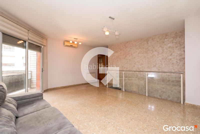 Foto 5a19b39c-c53e-4032-915d-c997591ce964. Dúplex  con terraza y parking! en Torrent Ballester Viladecans