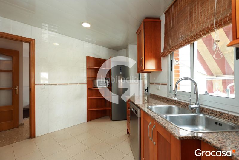 Foto 5c21521a-5d6f-4ad6-ab23-f5a27b790382. Dúplex  con terraza y parking! en Torrent Ballester Viladecans