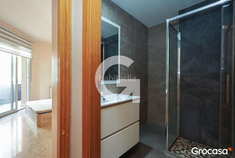 Foto 7d6f37f5-61c4-4b71-9a6b-d865d4b49157. Dúplex  con terraza y parking! en Torrent Ballester Viladecans