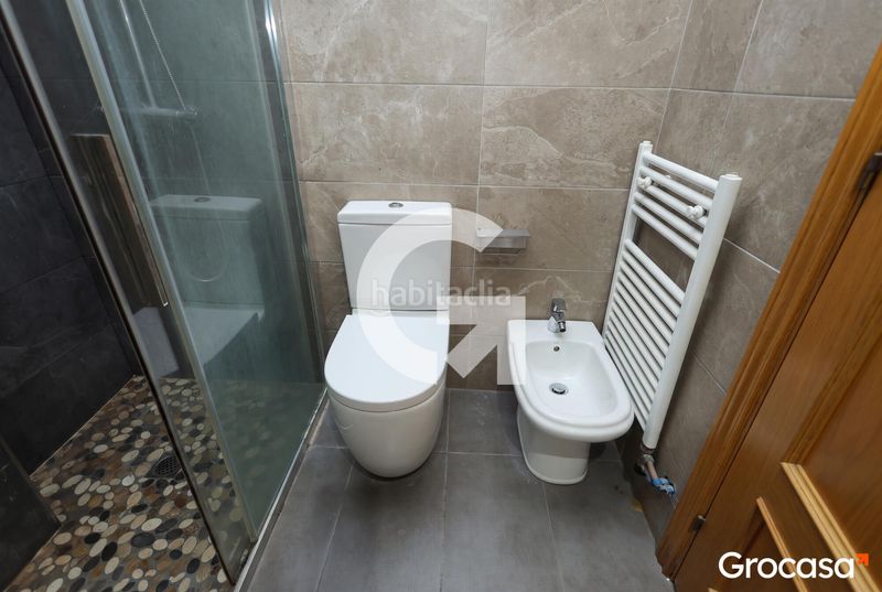 Foto 8a00424a-1e72-44c5-8fd8-59fcfa10fac4. Dúplex  con terraza y parking! en Torrent Ballester Viladecans