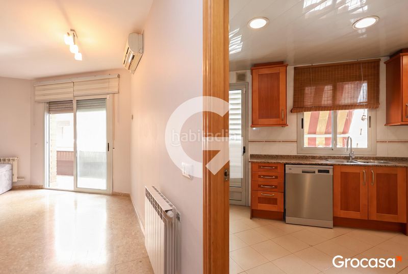 Foto b23f4b7b-082d-4a37-b72d-74e7004f83f0. Dúplex  con terraza y parking! en Torrent Ballester Viladecans