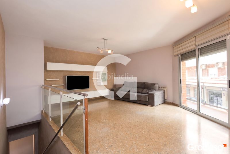 Foto fc74695e-f778-4261-97bf-cda90d889308. Dúplex  con terraza y parking! en Torrent Ballester Viladecans