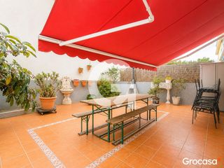 Casa aparellada  Cl aneto. Casa pareada con gran patio, buhardilla y terrazas en la collada