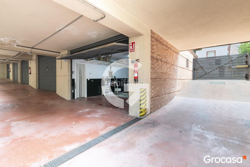 Foto df24db9a-133f-4a16-a961-61f71a17477e. Casa adosada casa pareada con terrazas, piscina y parking en Sant Joan Despí