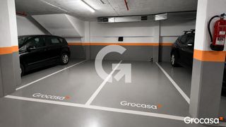 Aparcament cotxe  Cl joana raspall. Plazas de parking zona barça