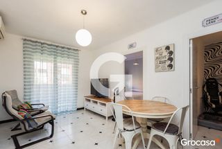 Pis  Av santa coloma. Para entrar a vivir con balcon en riu