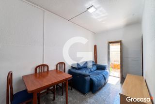 Piso  Cl aigues del llobregat de l. A reformar con terraza a nivel