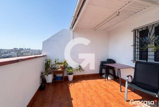 Àtic  Cl esmaragda de l'. Ático con terraza a nivel