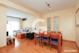 Flat in Collblanc. Piso en venta en carretera de collblanc