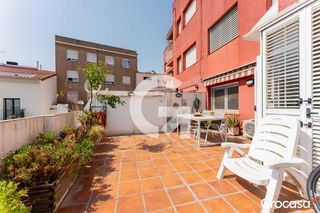 Pis  Cl mossen jacint verdaguer. Piso con terraza en el centro