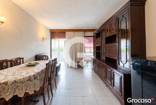 Pis  Cl granada de. Exterior con balcon
