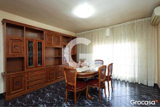 Flat  Cl abat escarre. Piso de 4 habitaciones en zona mercat