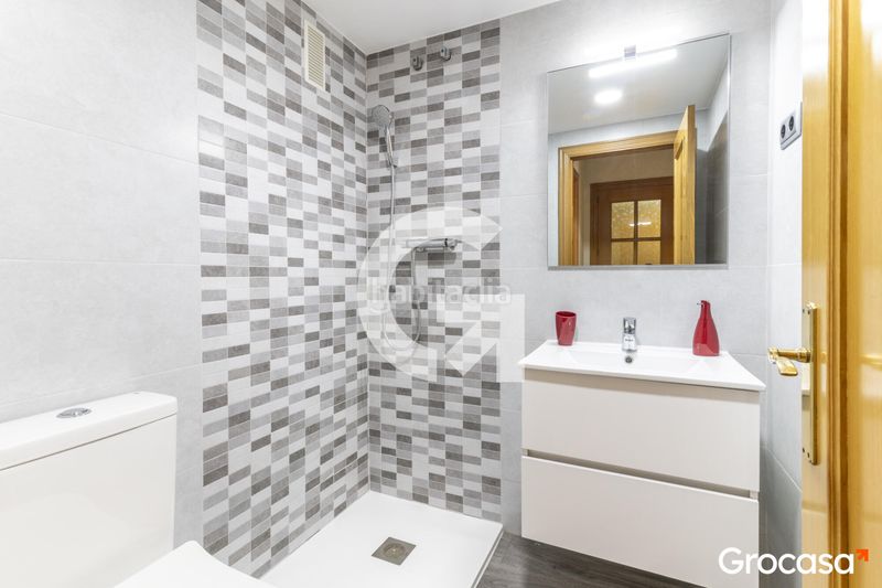 Foto 0d6ba6c7-5532-4128-b454-a6543ad52690. Flat with heating parking in Eixample Sant Joan Despí