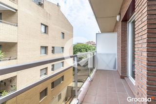 Piso  Pj pau de la. Piso con ascensor y balcon en l eixample de sant joan despí
