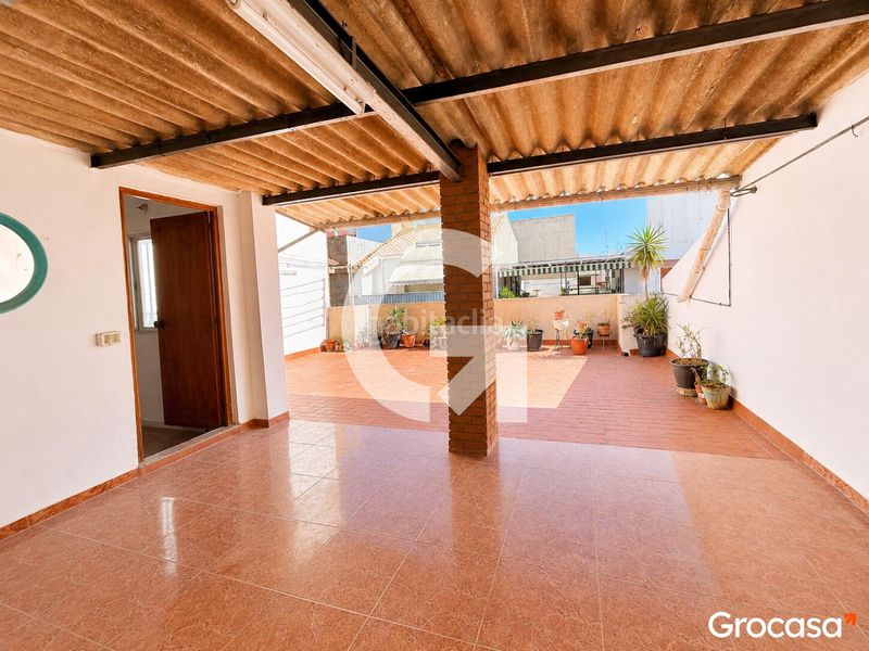 Foto f1e8d04b-beca-4c5f-8322-217cf126b9b1. Casa amb aparcament a Centro puerto Sagunt