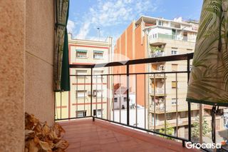 Pis  Av nord del. Exterior con balcon y ascensor