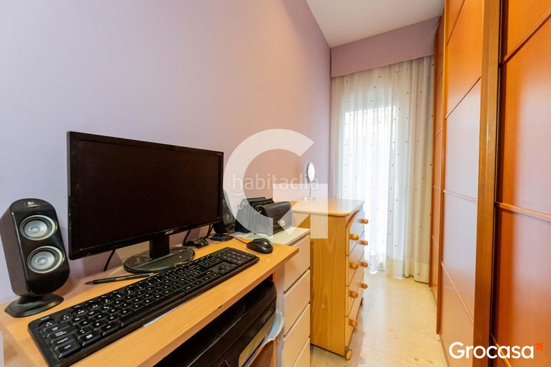 Foto 5e138b1d-aaf6-4283-a510-2cdd6d018b44. Planta baixa amb calefacció a La Gavarra Cornellà de Llobregat