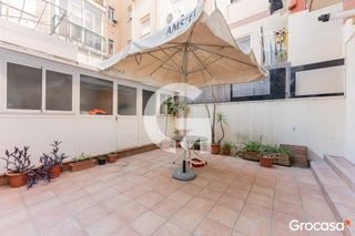 Ground floor  Cl ermengol goula. Finca seminueva con terraza