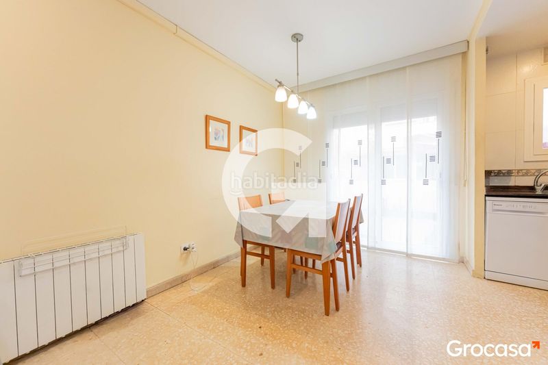 Foto fe3d3d7e-7b6d-4fc7-80f9-f16a22edd273. Planta baixa amb calefacció a La Gavarra Cornellà de Llobregat
