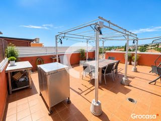 Àtic  Cl doctor ramon i cajal. Ático con gran terraza, piscina y vistas al mar