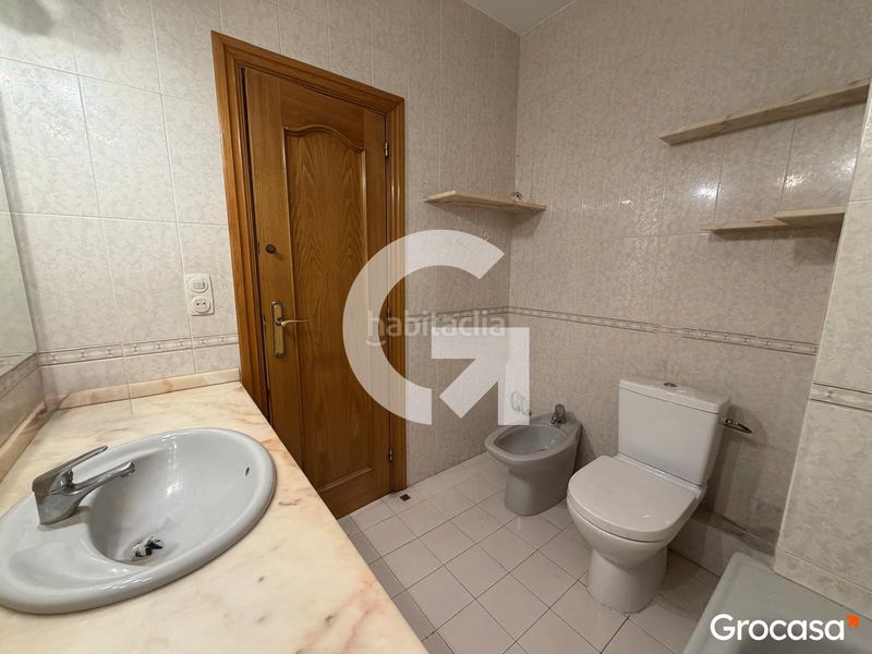 Foto ec42556b-9a2a-4d5f-9b3d-40b4c683410b. Pis a Sants-Badal Barcelona