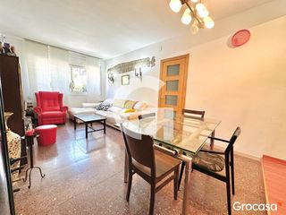 Pis a Guinardó. Piso exterior de 3 habitaciones en el guinardó