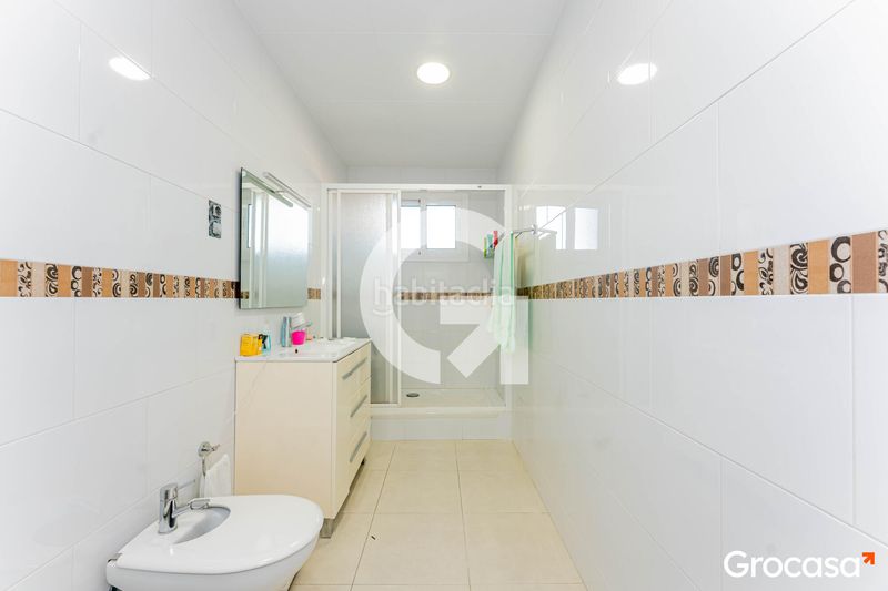 Foto 0bbce5f5-43e3-47ed-81d3-02b243dcdd79. Àtic amb calefacció a Almeda - El Corte Inglés Cornellà de Llobregat