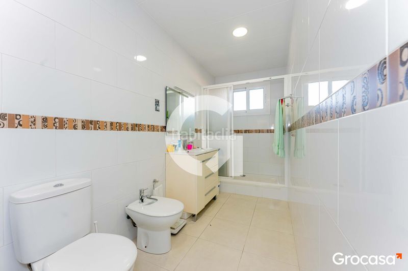 Foto 1c42e347-3e4f-43c6-9399-057f49c67dd1. Àtic amb calefacció a Almeda - El Corte Inglés Cornellà de Llobregat