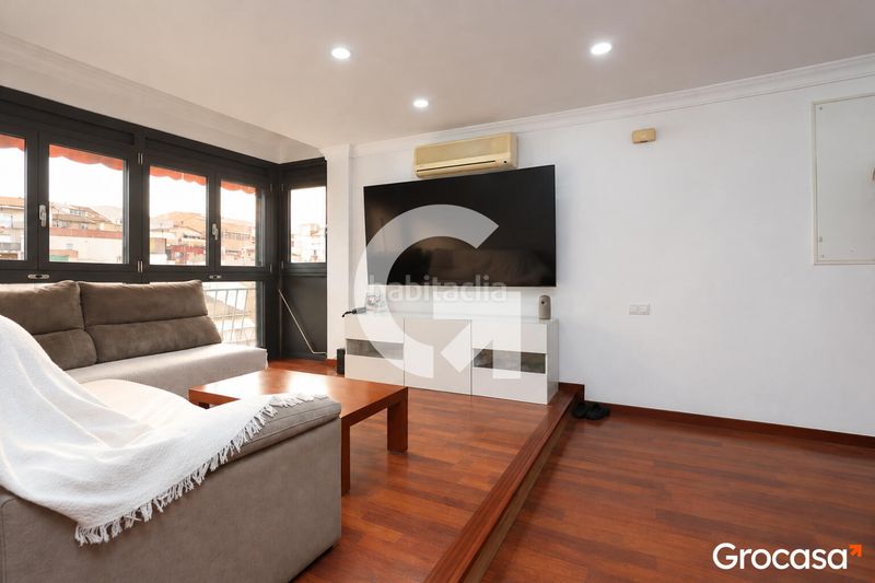 Foto 6210d842-b7f3-4058-9815-25cebf221669. Piso  de 2 habitaiones con terraza y parking en Sant Vicenç dels Horts