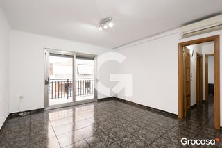 Etagenwohnung  Pj cronos. Piso de 3 habitaciones, ascensor y balcón