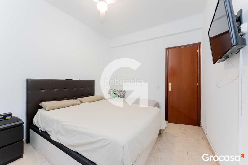 Foto aa75218d-ad35-4124-8403-359fee4a3d08. Planta baixa amb calefacció a La Gavarra Cornellà de Llobregat