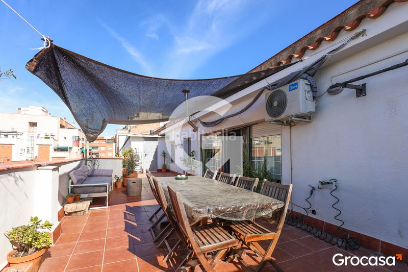 Foto 4db17ff9-3b0d-4467-865c-53532b18a844. Ático  con gran terraza y vistas despejadas junto a plaza blanes en Prat de Llobregat (El)