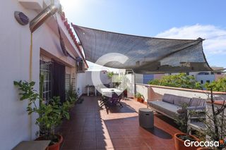 Attique  Cl cadaques. Ático con gran terraza y vistas despejadas junto a plaza blanes