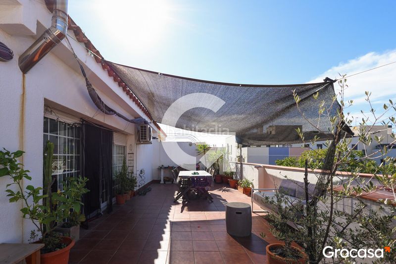 Foto 56cd58d8-622a-48df-bc69-9cae42e5fab9. Ático  con gran terraza y vistas despejadas junto a plaza blanes en Prat de Llobregat (El)