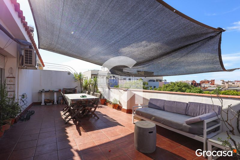 Foto 8eb8eaa6-5d39-4133-9789-bd59c8f3ad84. Ático  con gran terraza y vistas despejadas junto a plaza blanes en Prat de Llobregat (El)