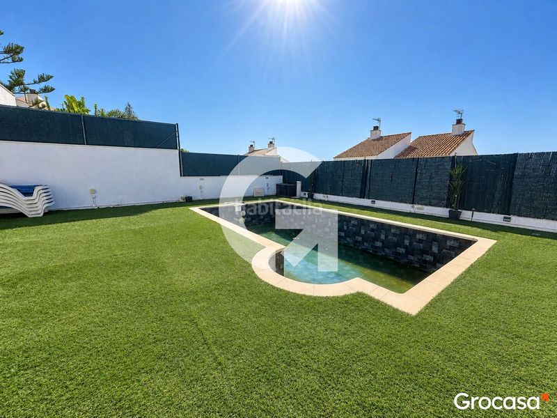 Foto dbafad3b-204d-4587-bf43-8dc4fe45e989. Chalet en cl llebeig exclusiva casa con piscina privada y vistas al mar en Mas Mel en Calafell