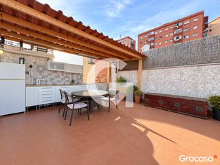 Maison jumelée  Cl simo piera. Casa de 3 alturas con gran terraza seminueva