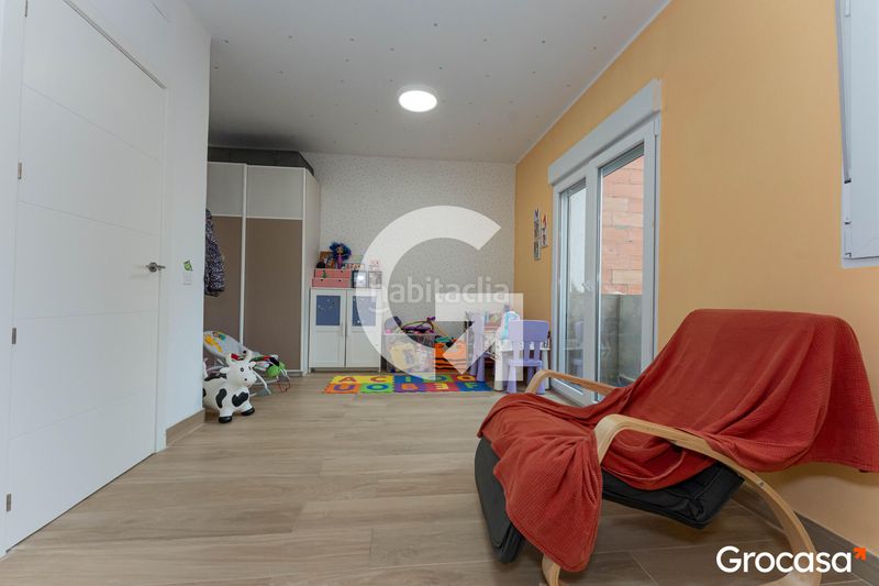 Foto 1de63a84-992b-49b9-a65c-46a15fd43df3. Casa amb calefacció a La Gavarra Cornellà de Llobregat