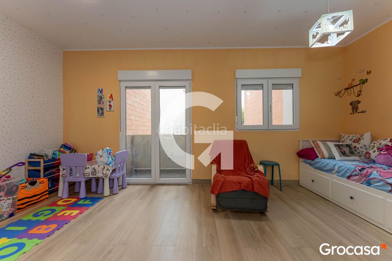 Foto 214ac5e2-9c56-4993-a2de-dcdc0f18b6c1. Casa amb calefacció a La Gavarra Cornellà de Llobregat