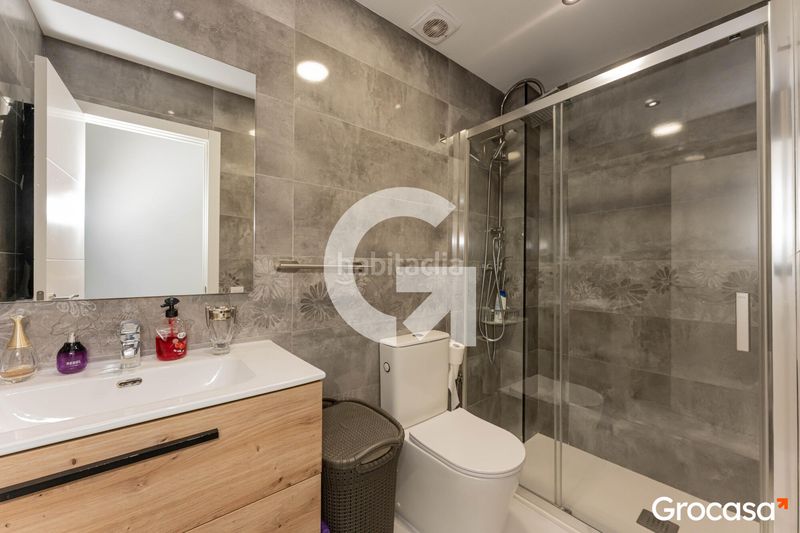 Foto 6a804f01-e8cb-4889-bc48-3f4e3ec521c7. Casa amb calefacció a La Gavarra Cornellà de Llobregat
