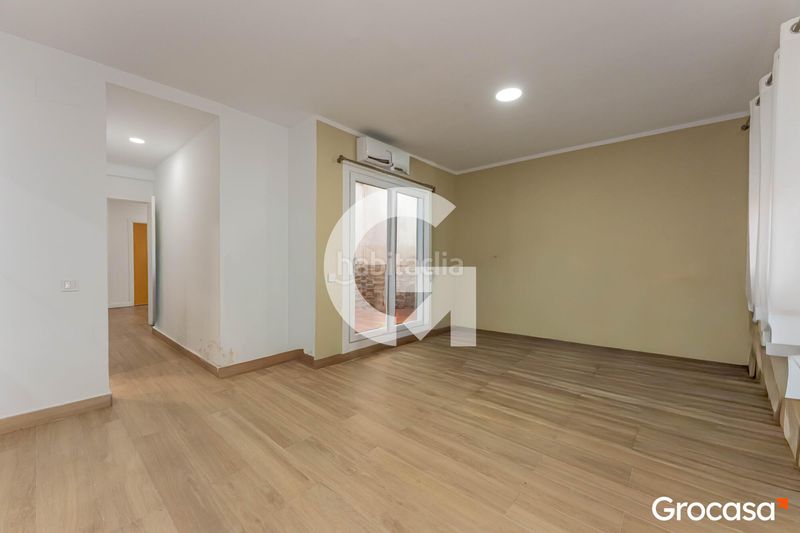 Foto 793e23b7-25b2-4113-8ecb-76182849aa07. Casa amb calefacció a La Gavarra Cornellà de Llobregat