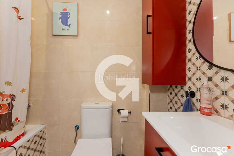 Foto cde4d7c3-35dd-4c08-86a7-c12fedcde7af. Casa amb calefacció a La Gavarra Cornellà de Llobregat