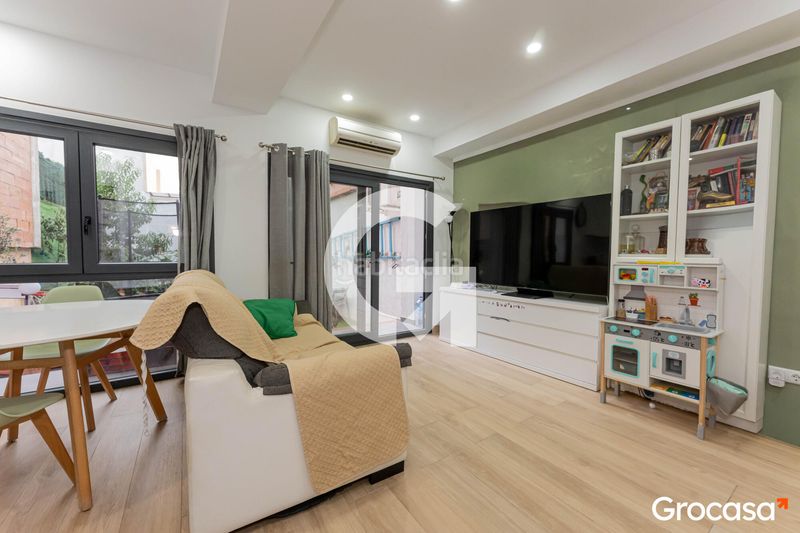 Foto d57b23fe-f0f9-4604-972d-3586cef55d72. Casa amb calefacció a La Gavarra Cornellà de Llobregat