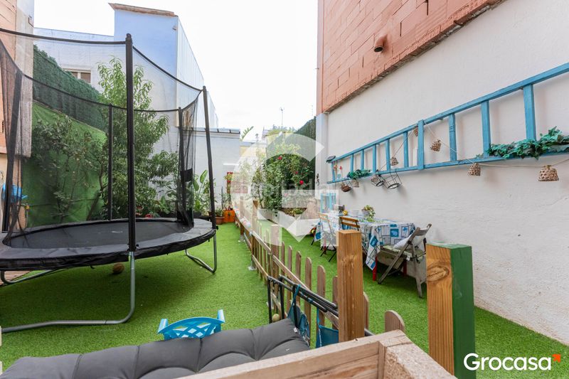 Foto d92e3557-5a03-489c-9702-2523f33ac1ee. Casa amb calefacció a La Gavarra Cornellà de Llobregat